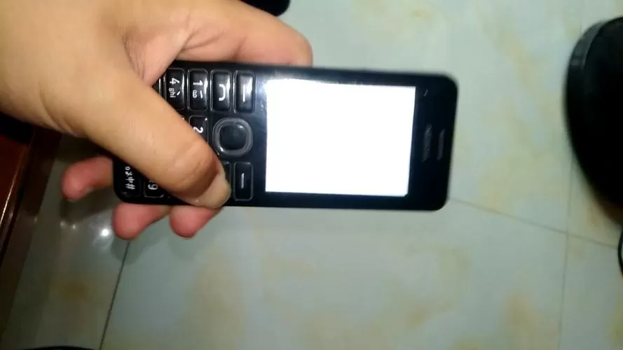 手机突然白屏但开着机图标