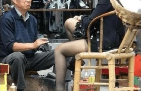 我玩过30岁到70岁的所有老女人8月23日午间轻松一刻