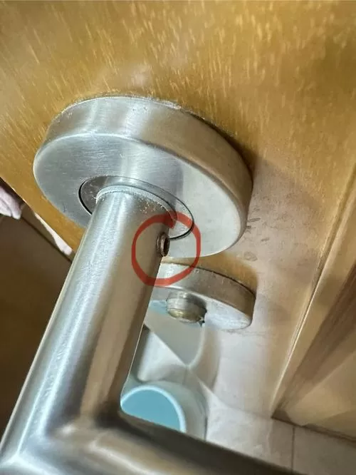指纹锁内侧把手松动怎么办