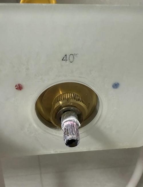 卫生间花洒打不燃热水器