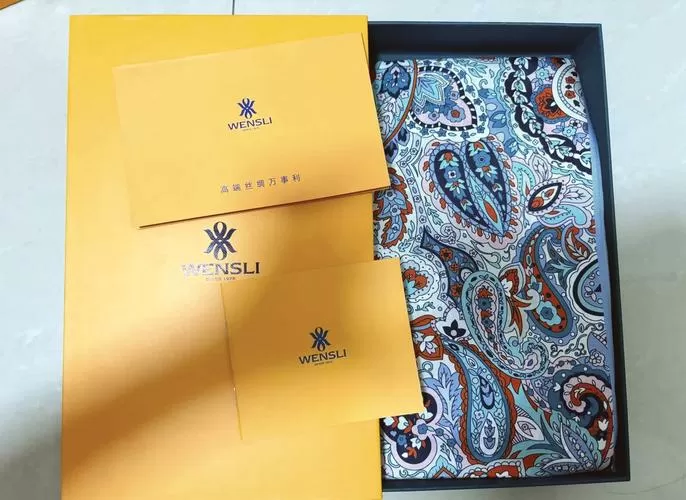 丝巾标签上silk是什么品牌
